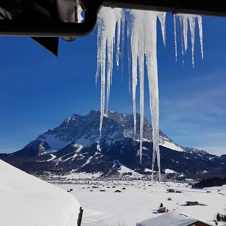 Haus Montana Διαμέρισμα *